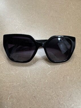 Classic Black Oversized Women's Sunglasses